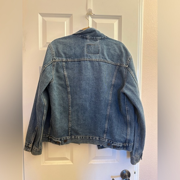 Perfect Levi’s Denim Jacket - Picture 2 of 4